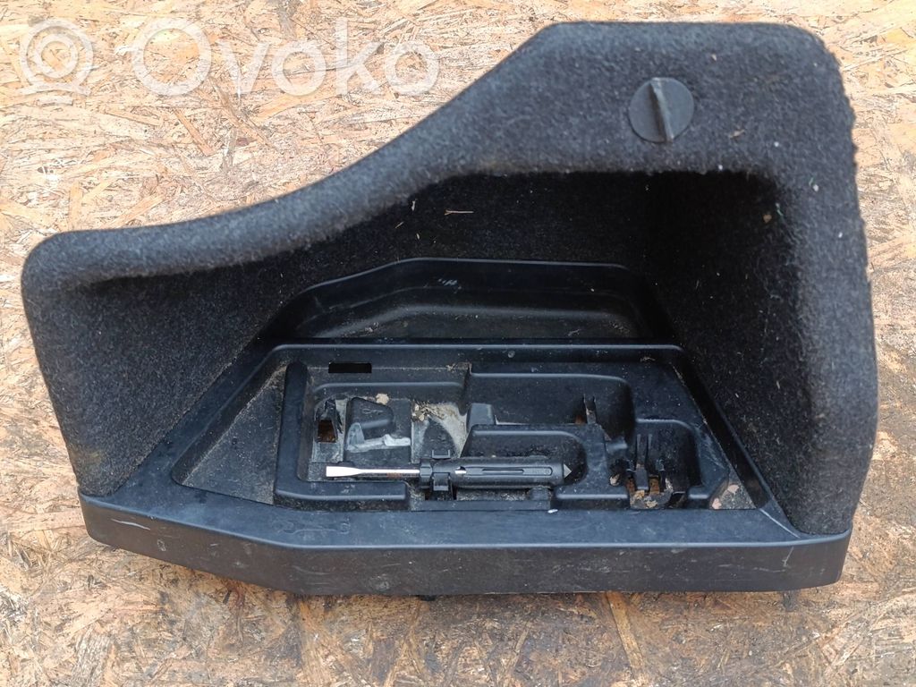 BMW 4 F32 F33 Boczek / Tapicerka / bagażnika 
