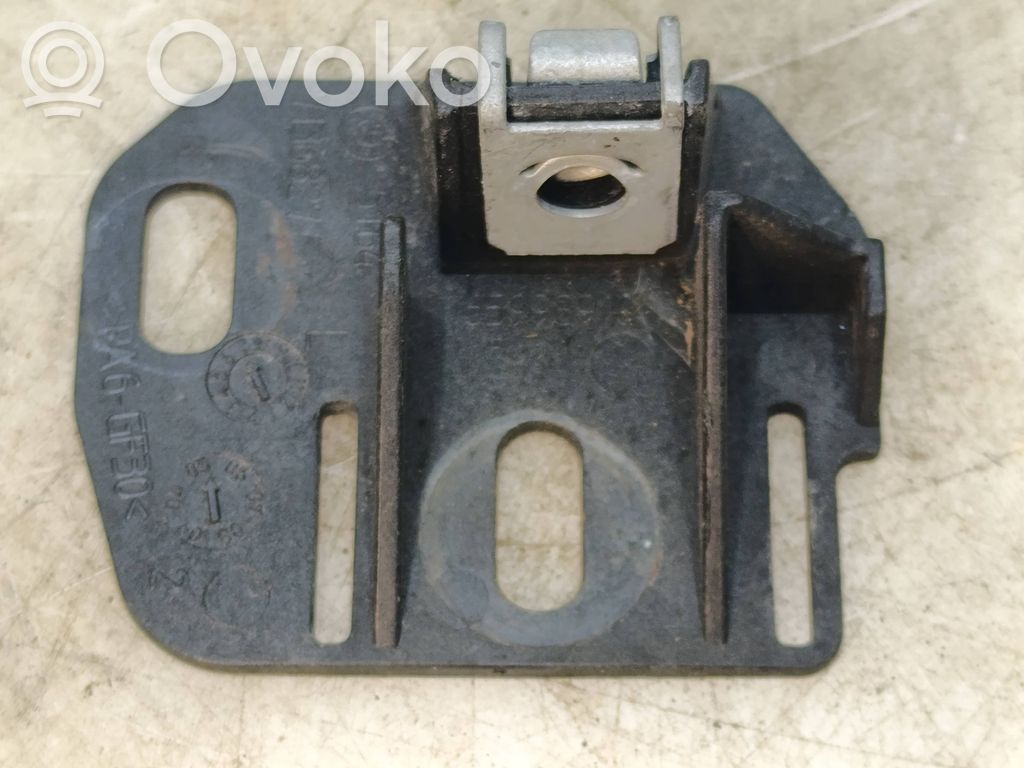 Halterung Scheinwerfer   7136827