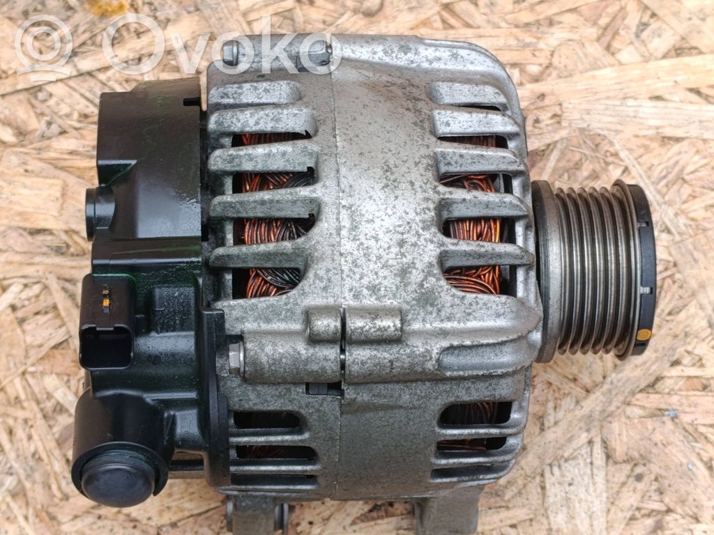 Opel Corsa F Alternador 