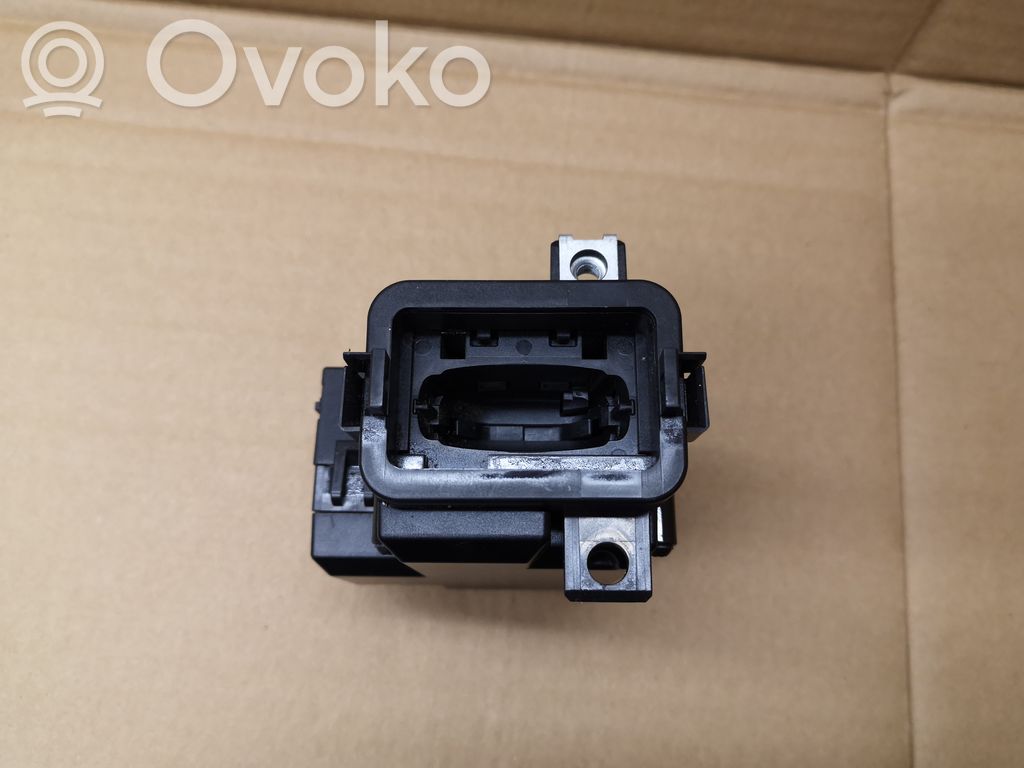 Virtalukko   8K0909131D
