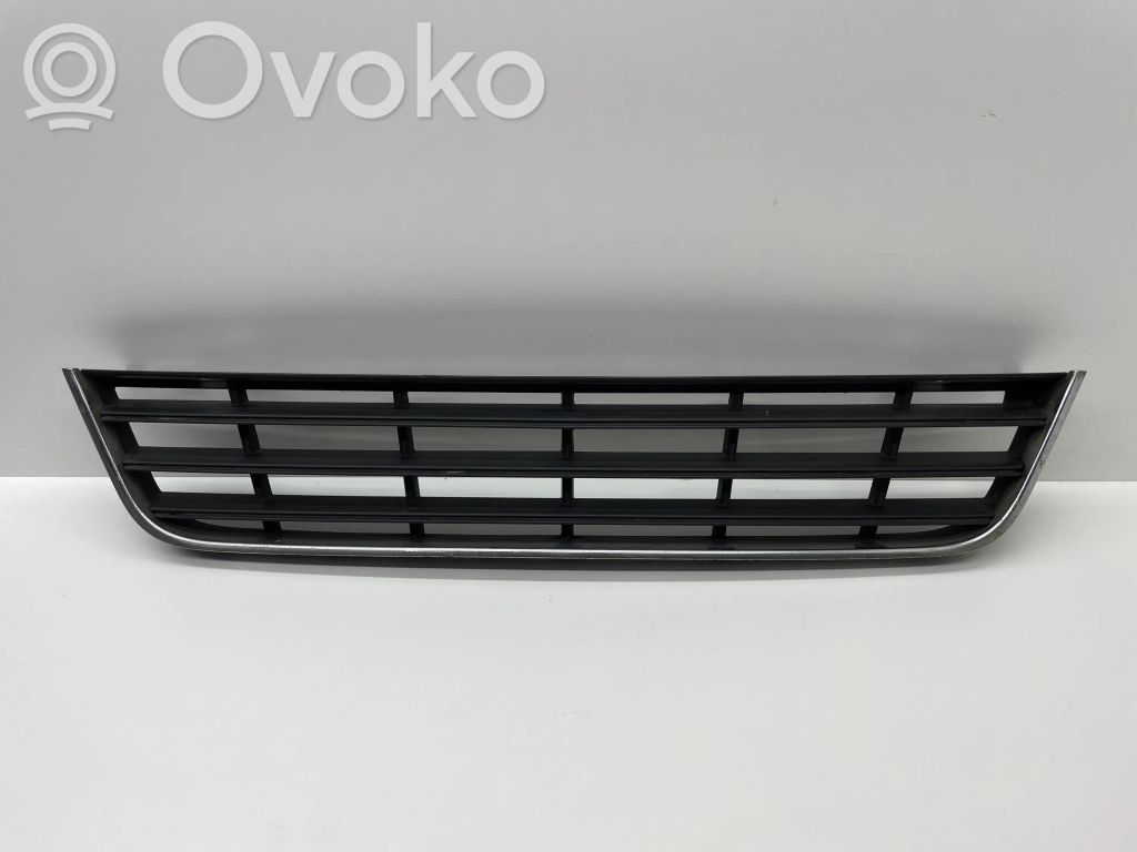 Volkswagen PASSAT B6 Kratka dolna zderzaka przedniego 