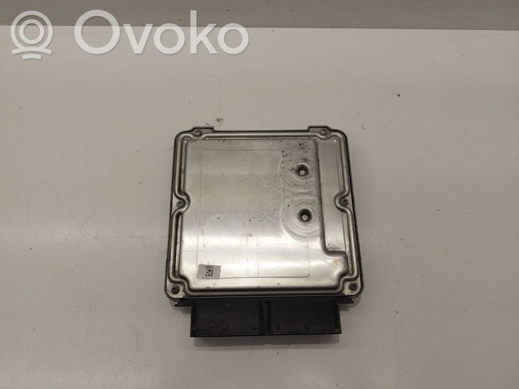Volkswagen PASSAT B8 Engine control unit/module 