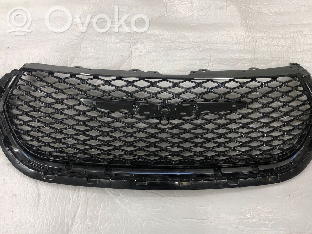 Chrysler Pacifica Front bumper upper radiator grill 