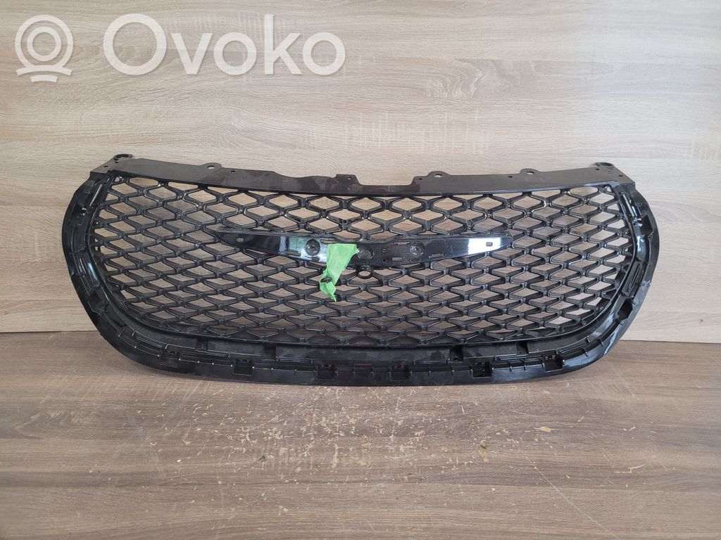 Chrysler Pacifica Front bumper upper radiator grill 