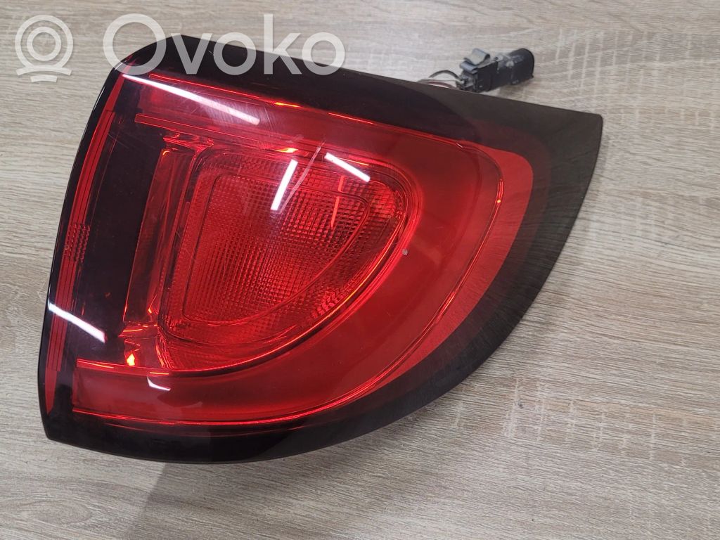 Chrysler Pacifica Rear/tail lights 