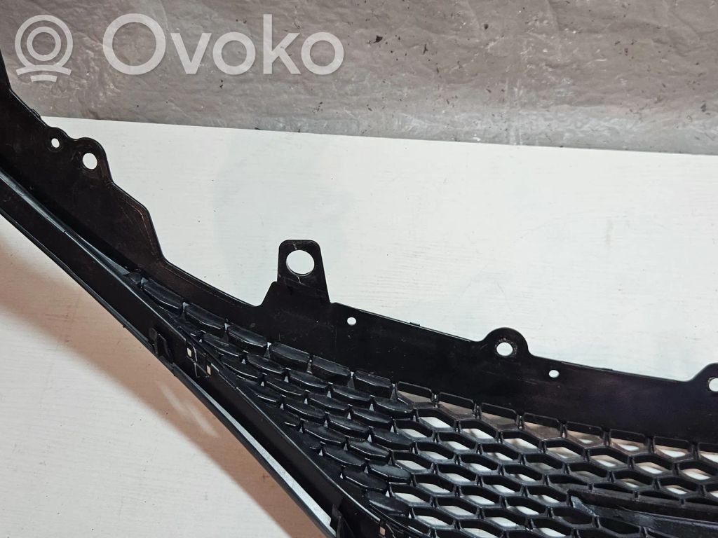 Chrysler Pacifica Front bumper upper radiator grill 