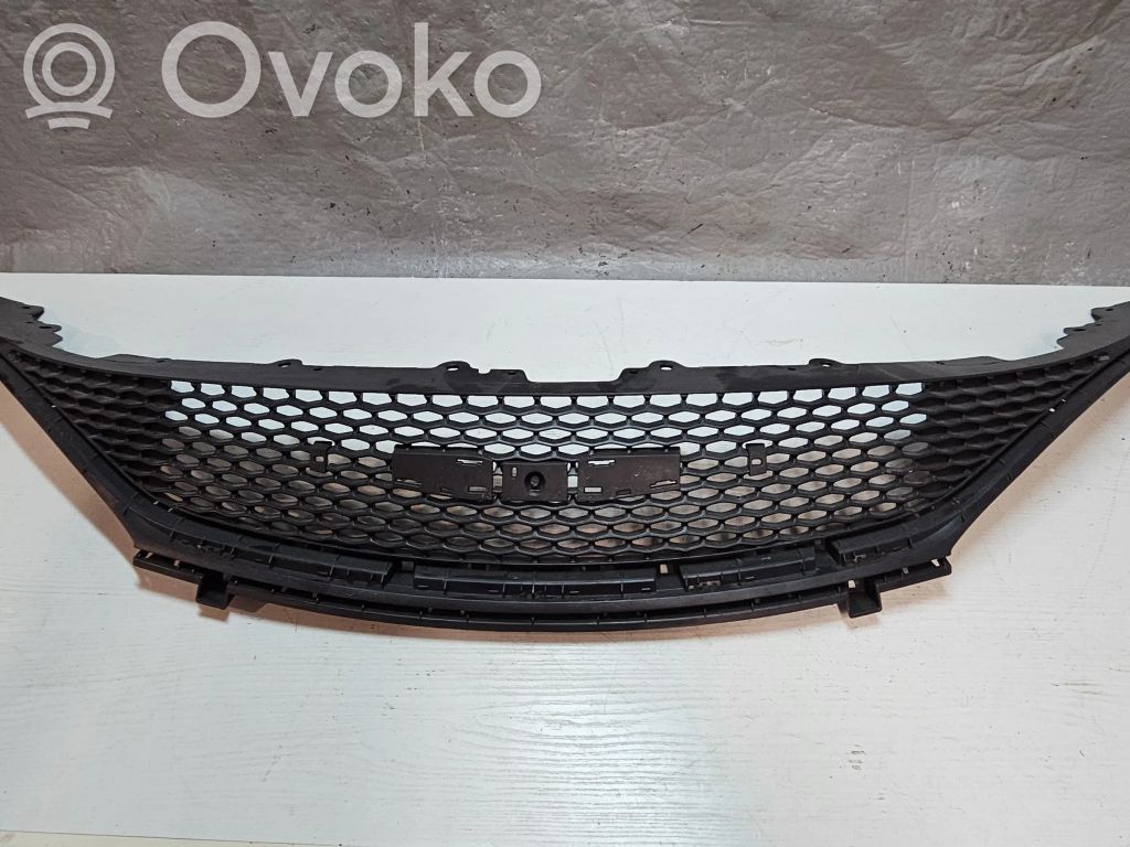 Chrysler Pacifica Front bumper upper radiator grill 