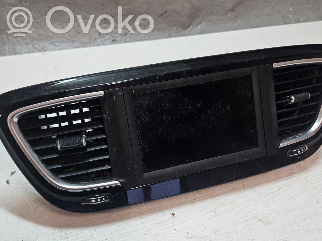 Chrysler Pacifica Screen/display/small screen 