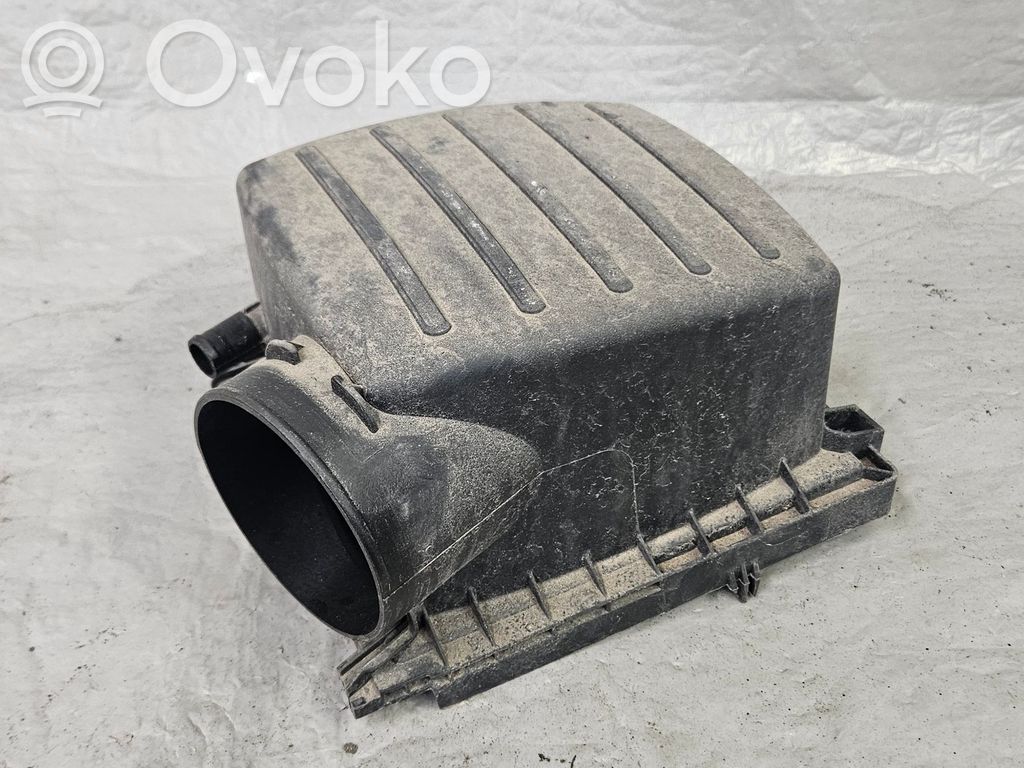 Dodge Durango Air filter box cover 