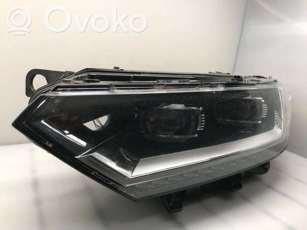 Volkswagen PASSAT B8 Lampa przednia 