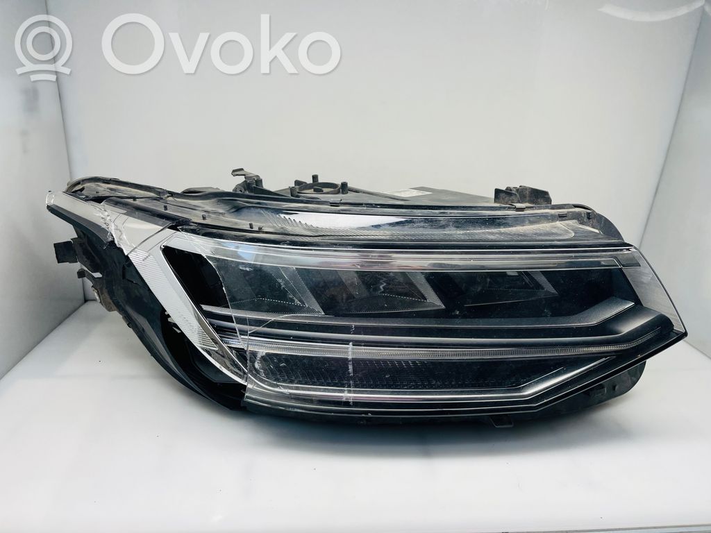 Volkswagen PASSAT B8 Faro/fanale 