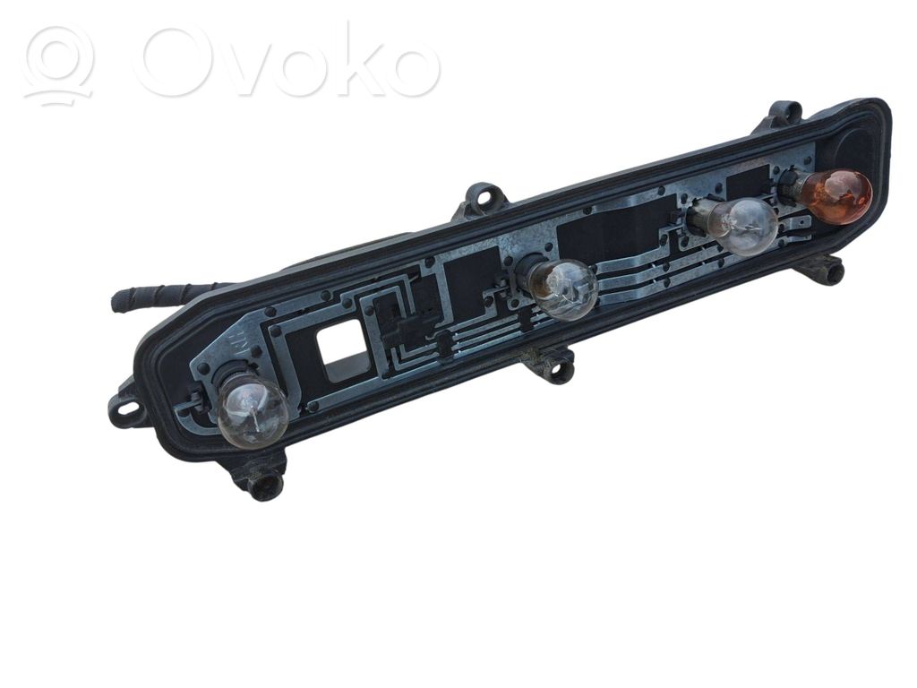 Volkswagen Crafter Takavalon polttimon suojan pidike 