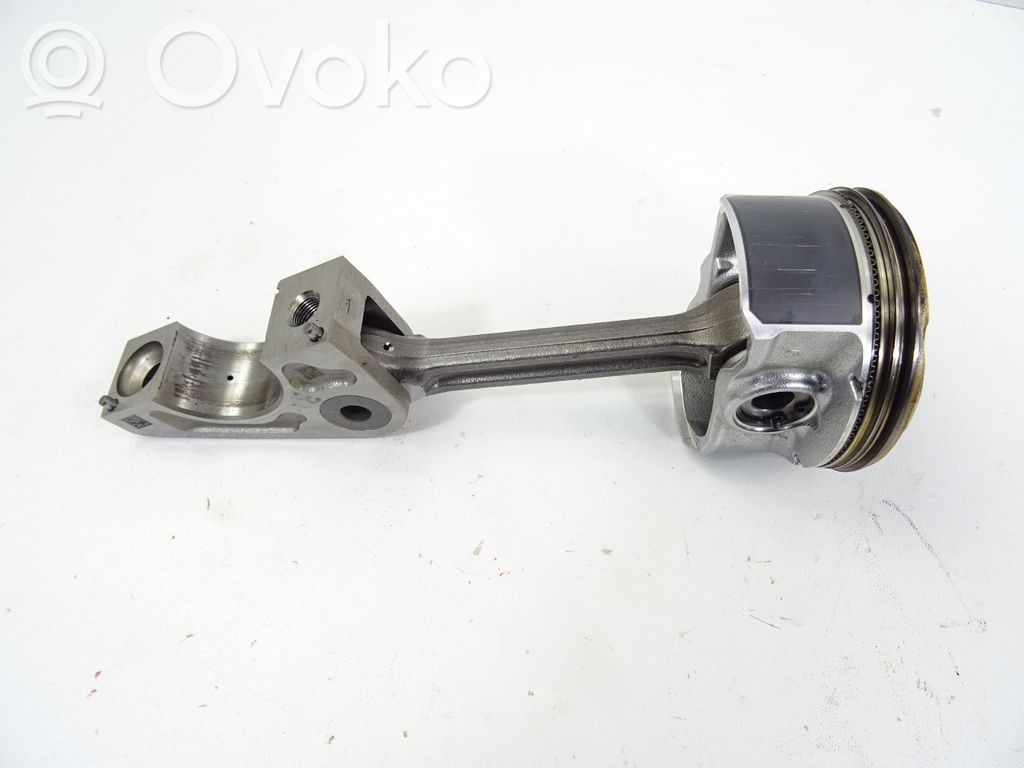 Nissan X-Trail T33 Piston cu bielă 