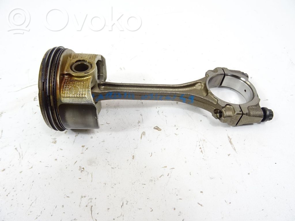 Toyota Yaris Stūmoklis su švaistikliu 