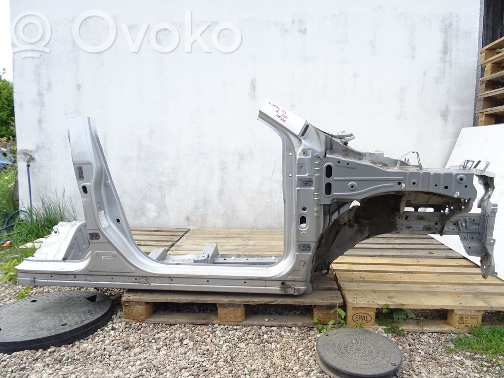 Nissan X-Trail T32 Longherone lato anteriore 