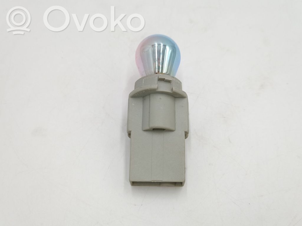 BMW 5 E60 E61 Takavalon polttimon suojan pidike 