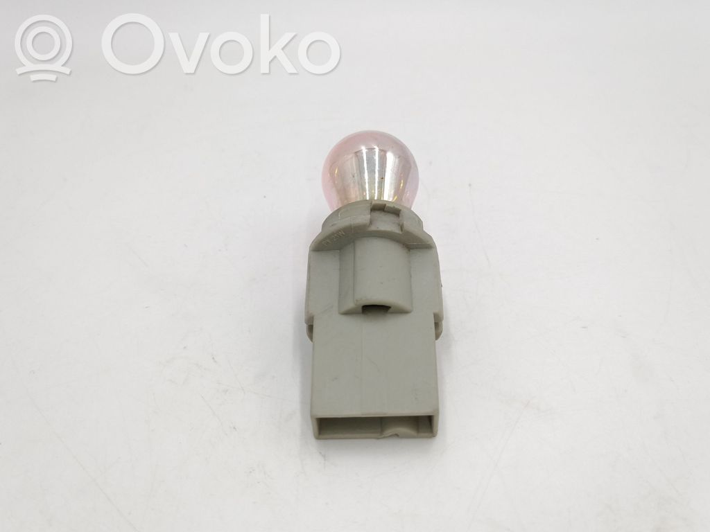 BMW 5 E60 E61 Takavalon polttimon suojan pidike 