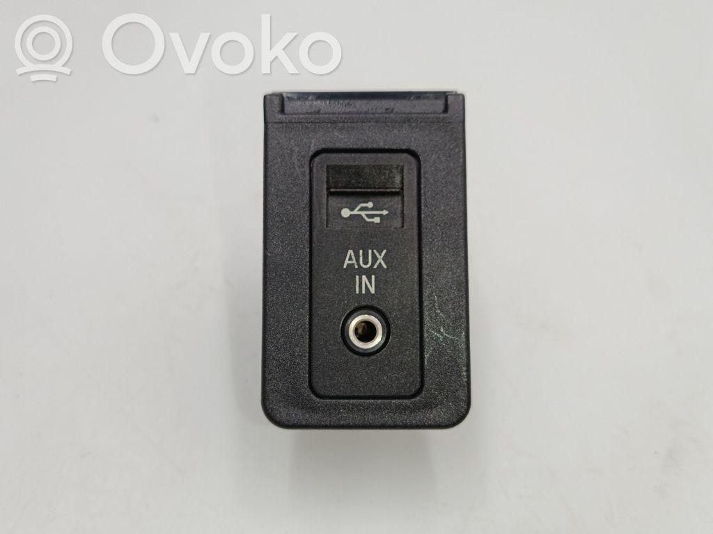 BMW 5 E60 E61 USB socket connector 