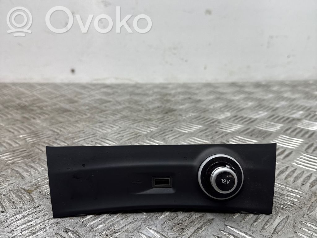 Alfa Romeo Stelvio Enchufe conector USB 