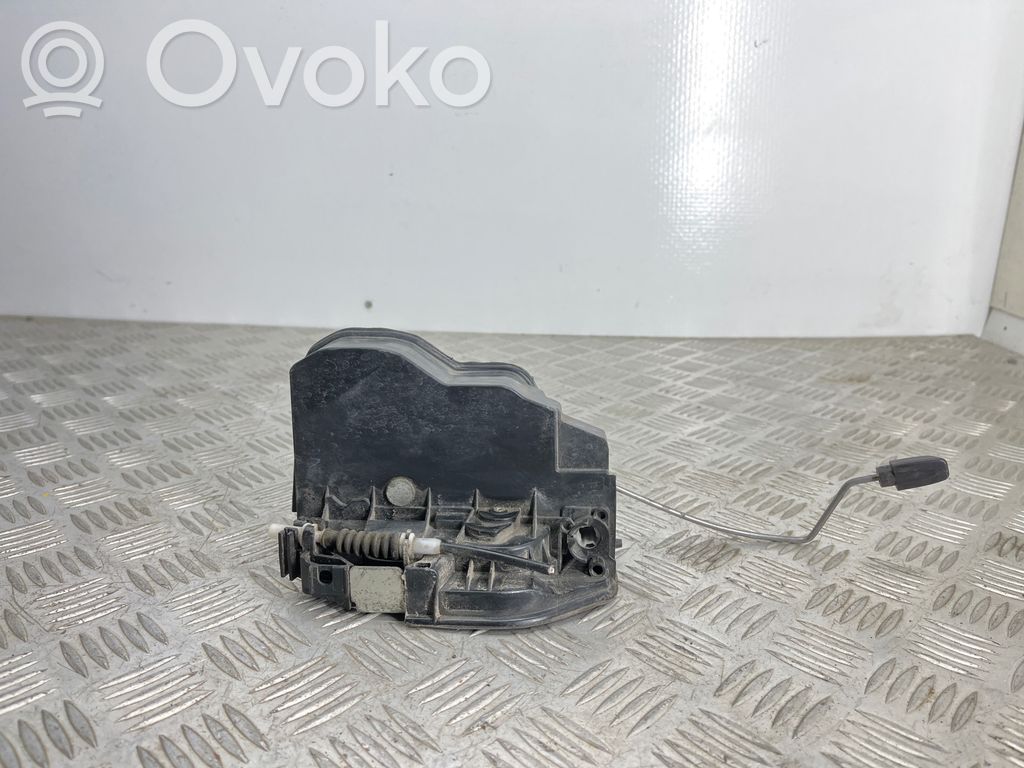 BMW X3 E83 Priekinė durų spyna 