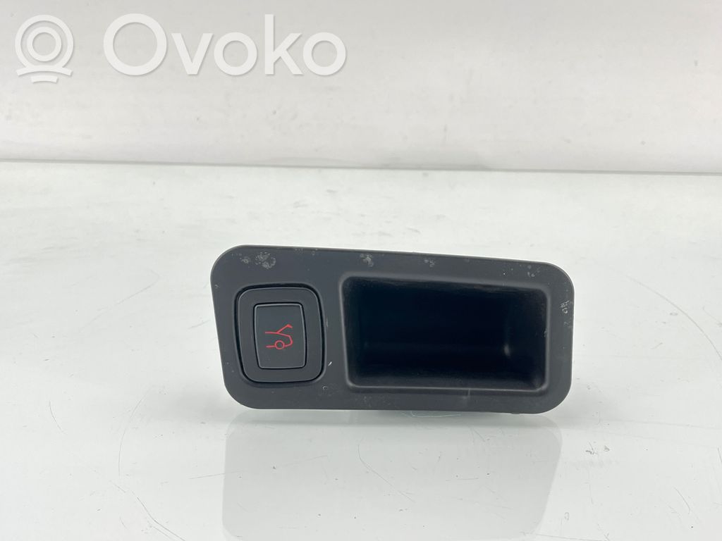 Tesla Model S Tailgate opening switch 