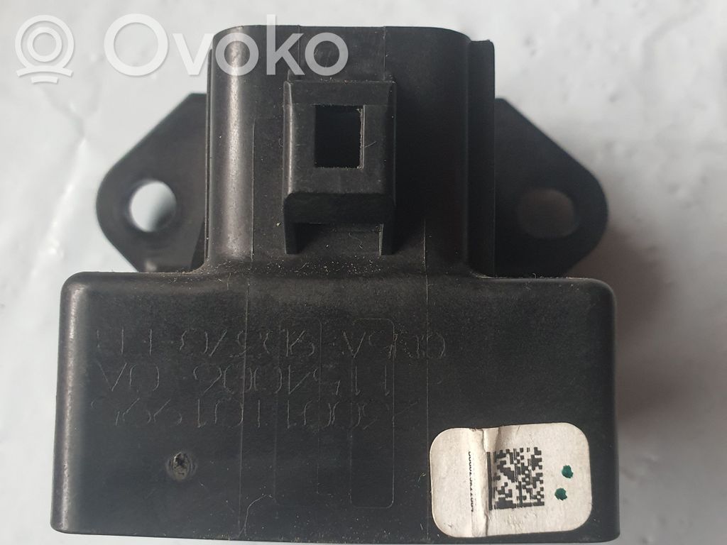 Ford Kuga II Fuel pump relay 