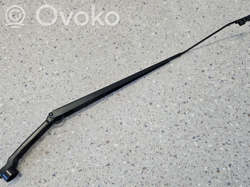 Subaru Legacy Front wiper blade arm 