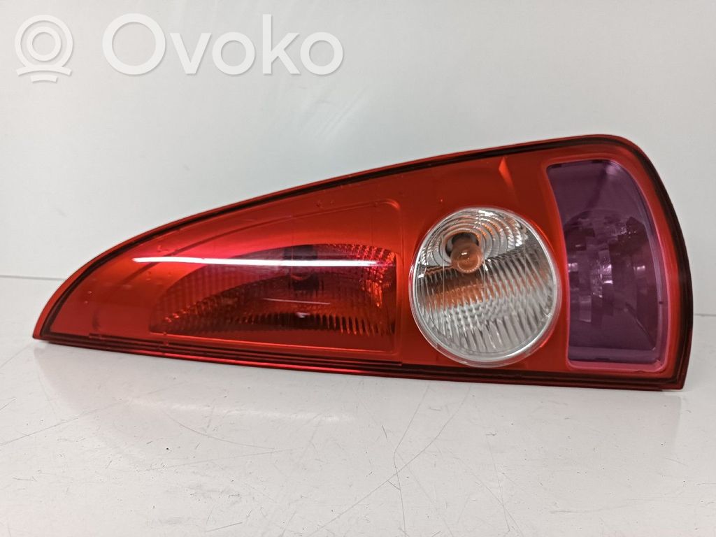 Rear/tail lights   8200027152
