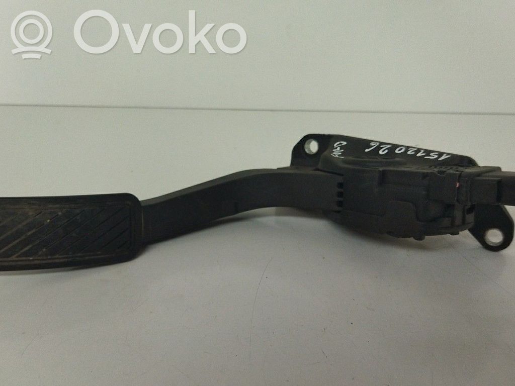 Accelerator throttle pedal   8V219F836AA