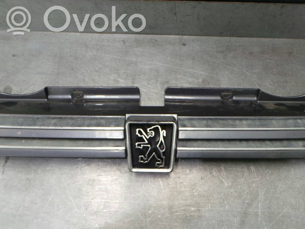 Peugeot 605 Etusäleikkö 