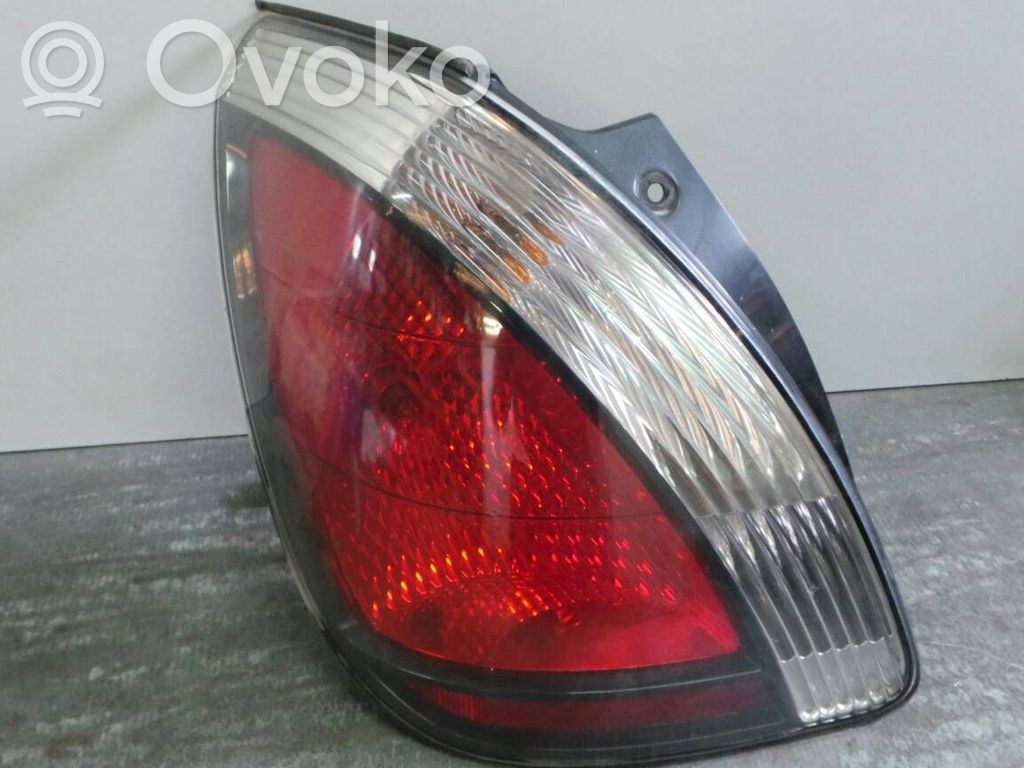 KIA Rio Aizmugurējais lukturis pārsegā 