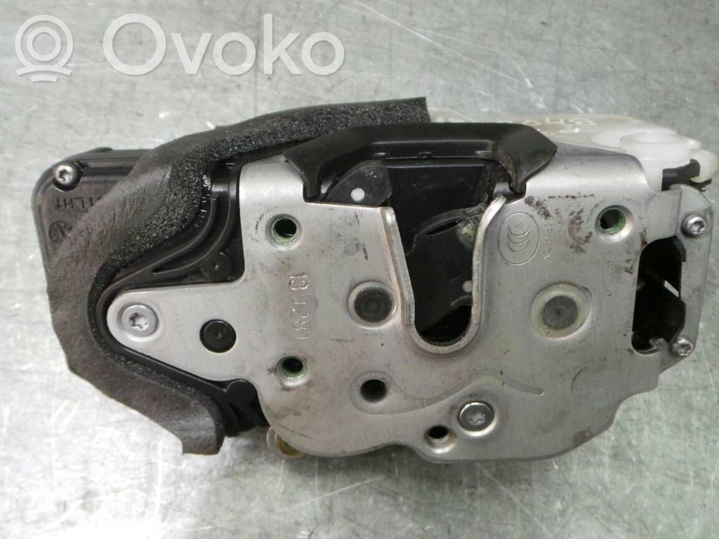 Opel Astra J Serratura portiera anteriore 
