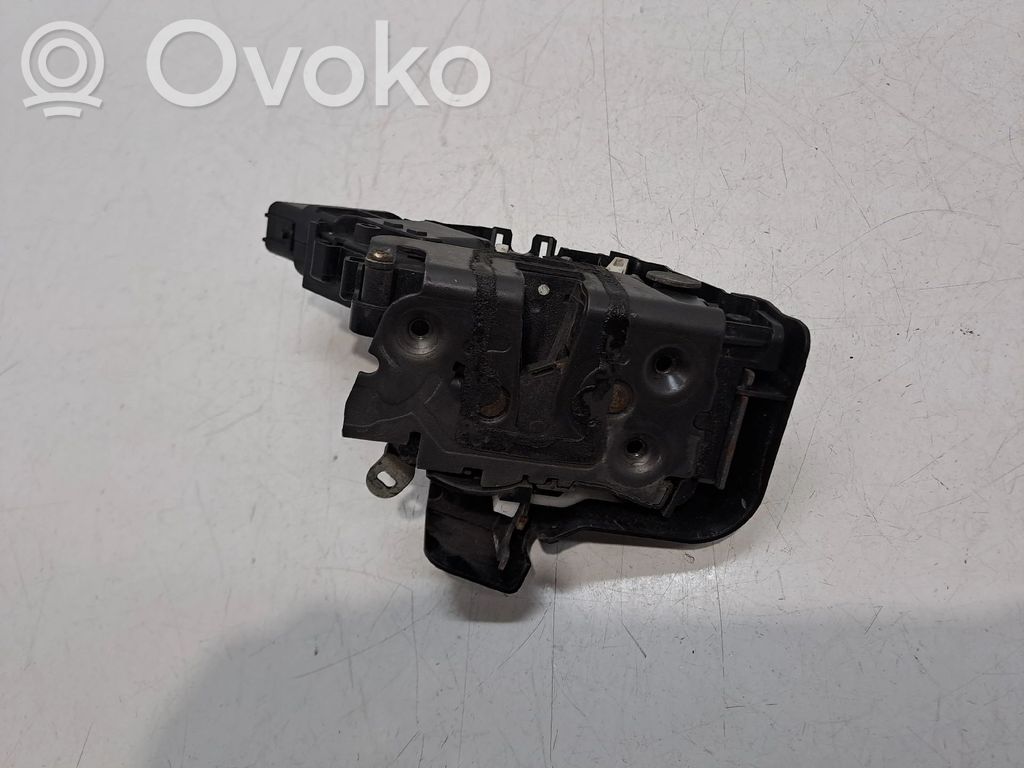 Priekšpusē slēdzene   3M5AR21812AK
