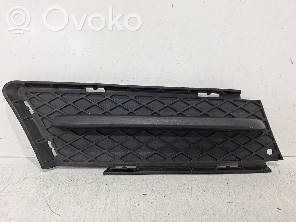 Priekšpusē bampera stūra daļa   51117154554