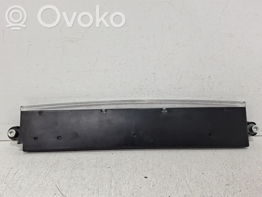 Kolmas/lisäjarruvalo   46758991,46808621