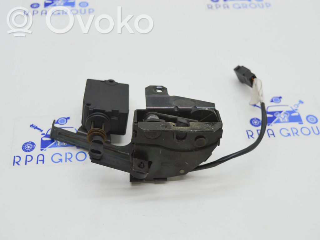 BMW 5 E39 Tailgate window lock/catch/latch 
