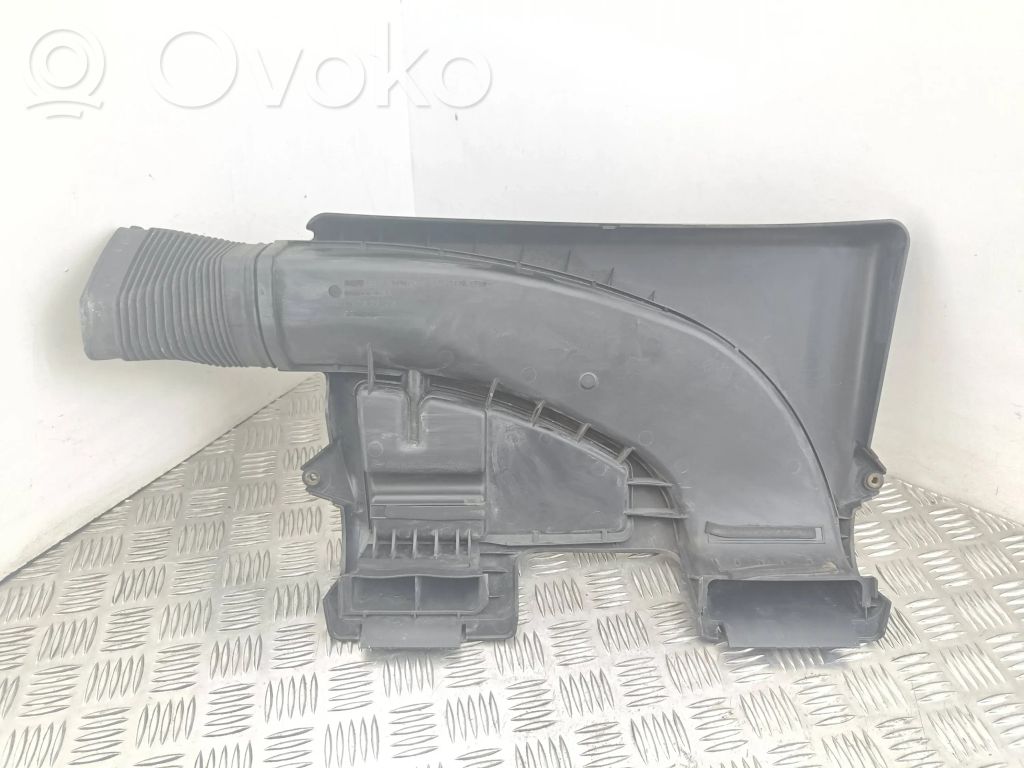 BMW 1 E81 E87 Oro paėmimo kanalo detalė (-ės) 