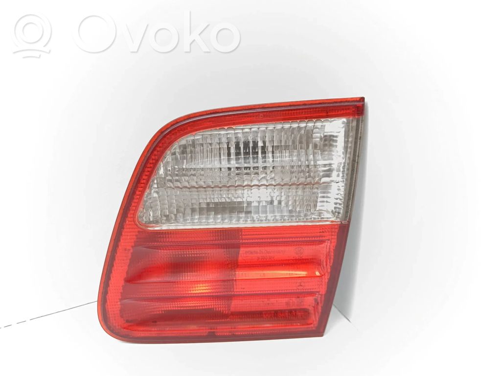 Mercedes-Benz E W210 Takaluukun takavalot 