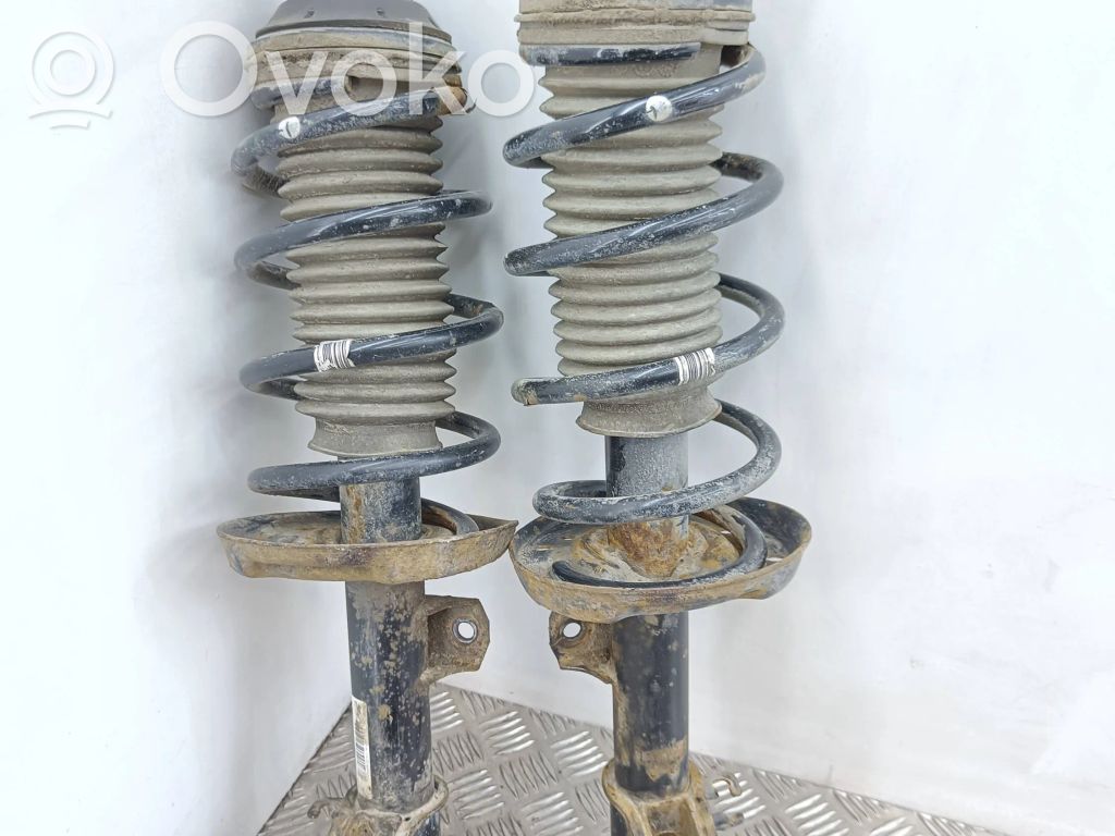 Opel Corsa D Priekšpusē amortizators 