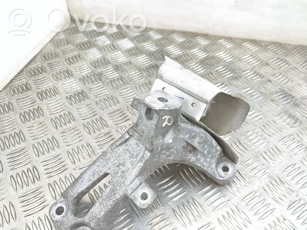 Audi Q5 SQ5 8R Engine mounting bracket 