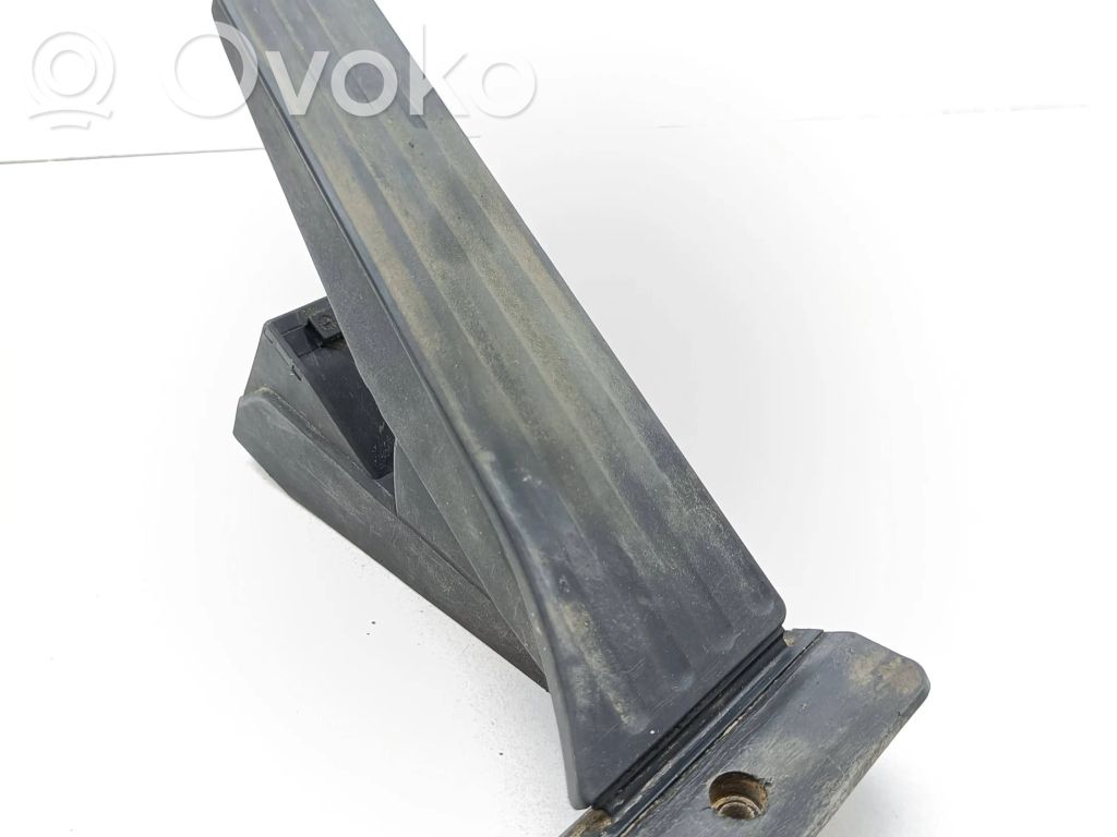 Akseleratora pedālis   6788632