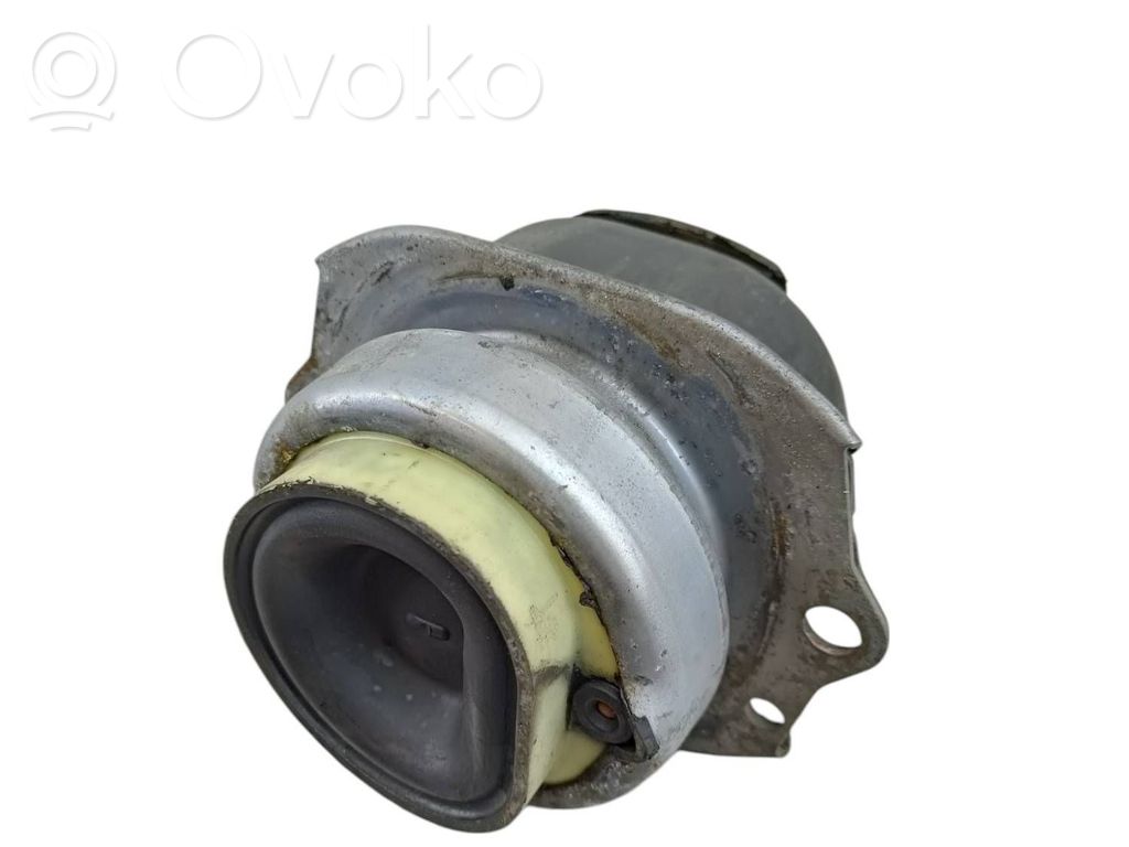 Engine mount bracket   P678065303,35053,16004212
