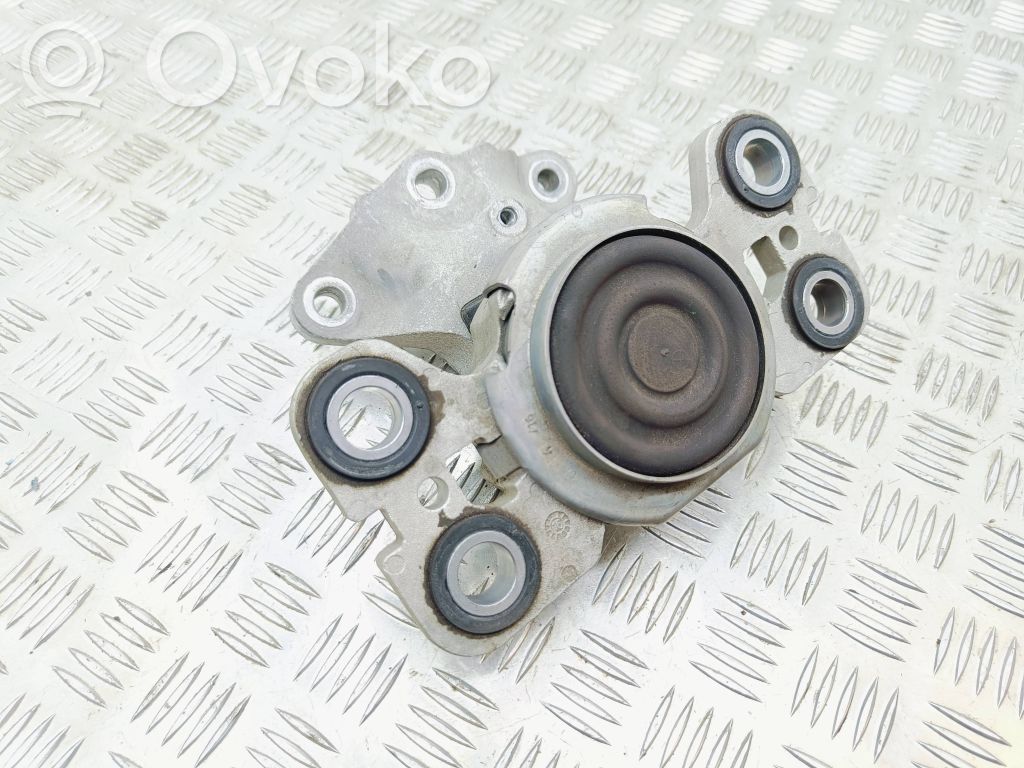 Volvo S60 Engine mount bracket 