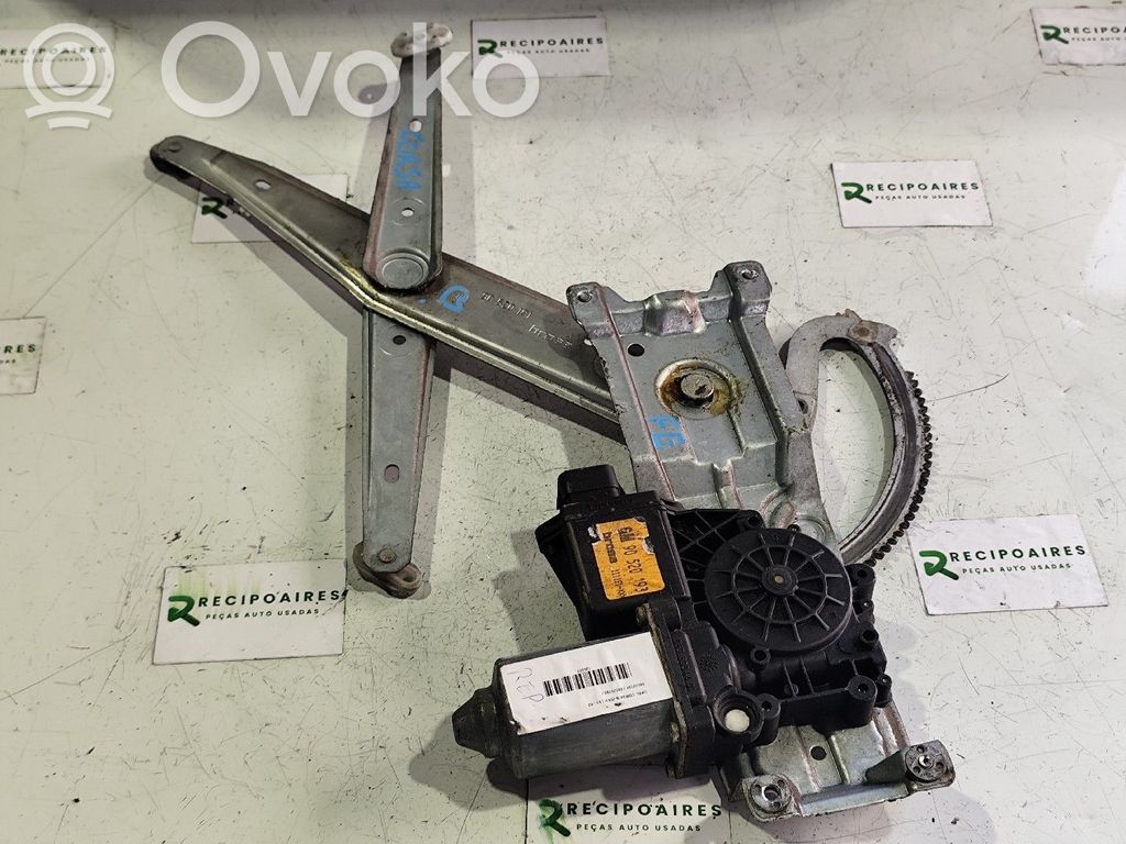 Opel Corsa B Meccanismo di sollevamento del finestrino anteriore senza motorino 