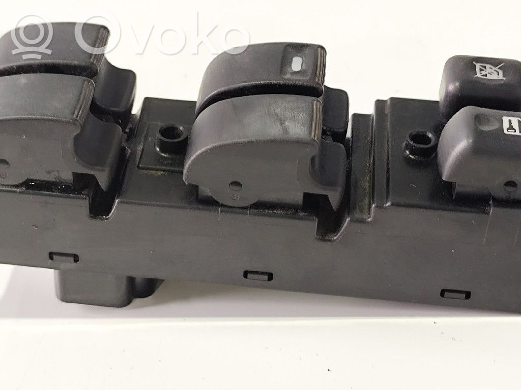 Electric window control switch   8608A068,C8DD607M