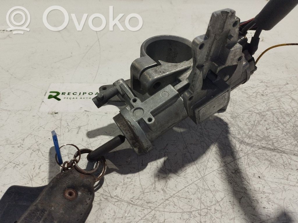 Mitsubishi Space Runner Automobilio užvedimo jungtukas 