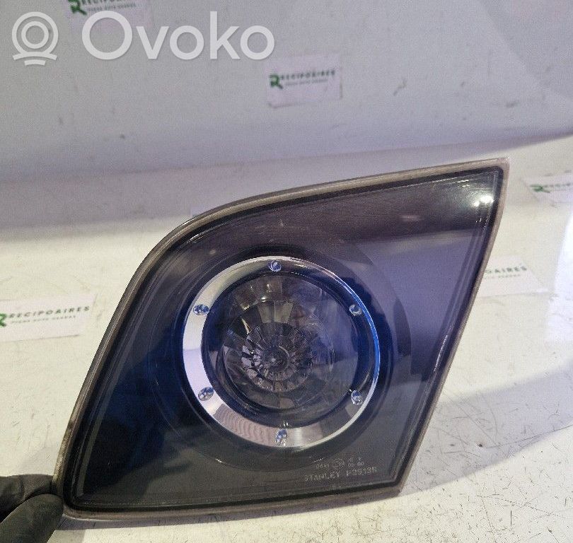 Tailgate rear/tail lights   P2931R