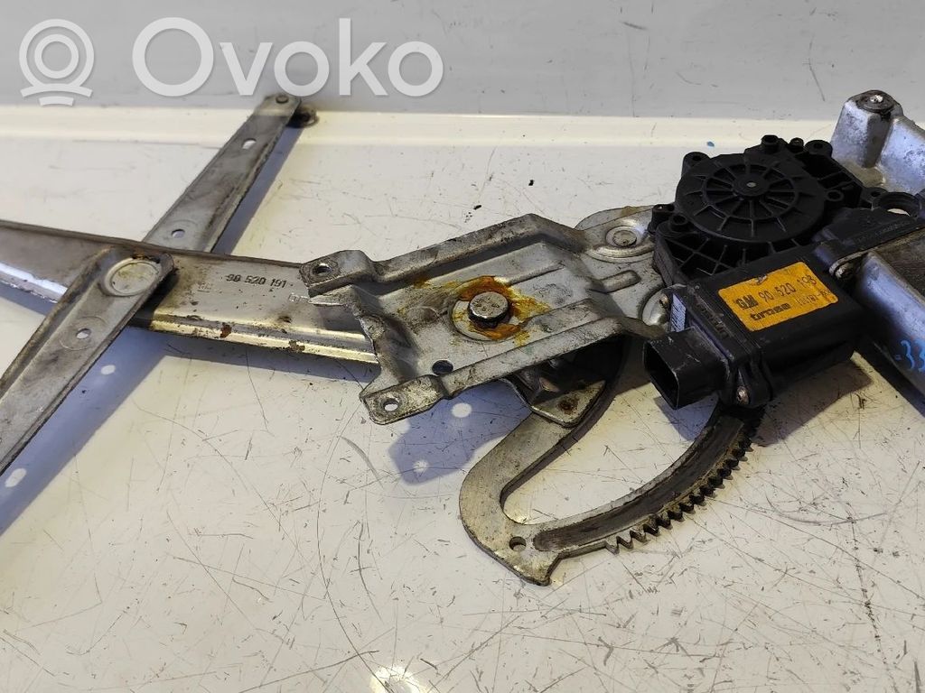 Opel Corsa B Meccanismo di sollevamento del finestrino anteriore senza motorino 
