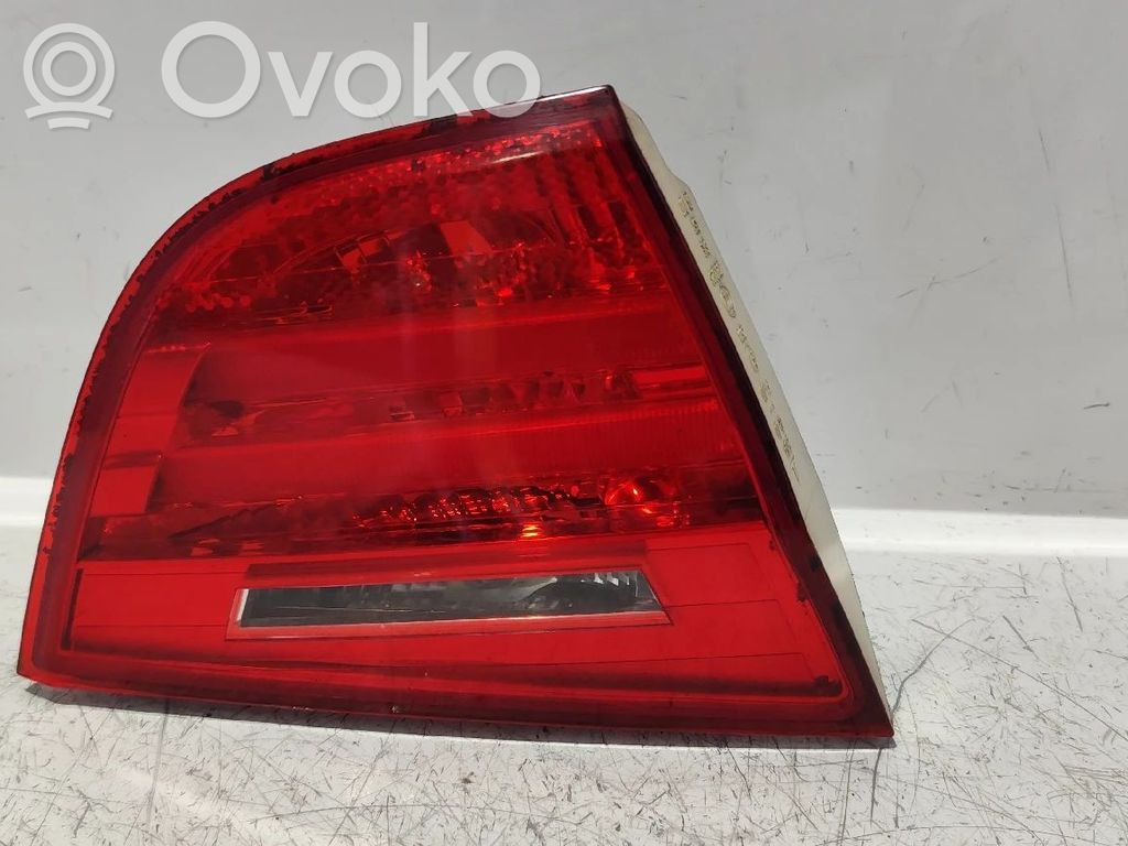 Aizmugurējais lukturis pārsegā   7154155,7154155AI