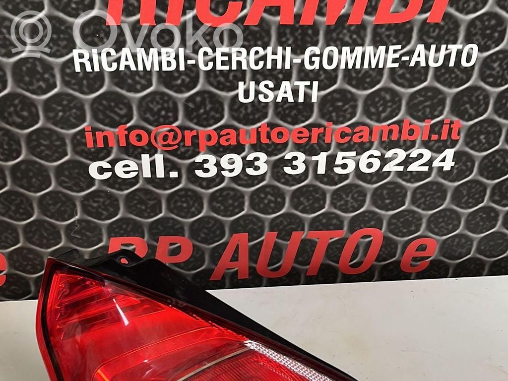 Ford Fiesta Lampy tylnej klapy bagażnika 